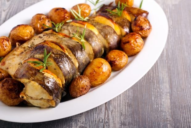 Catfish with new potatoes in the oven 