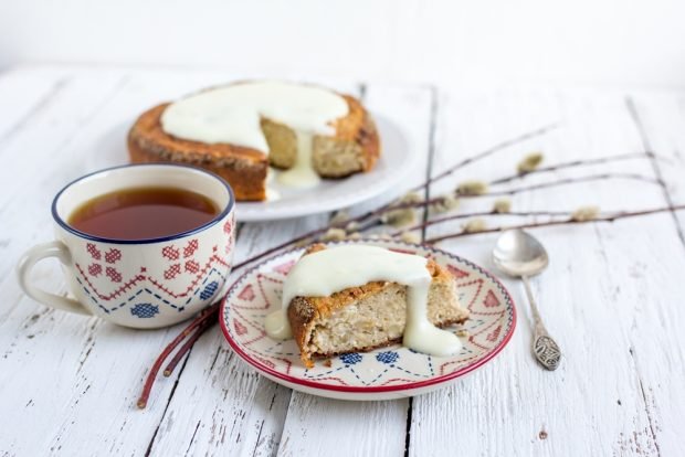 Cottage cheese casserole with oatmeal and banana in a slow cooker