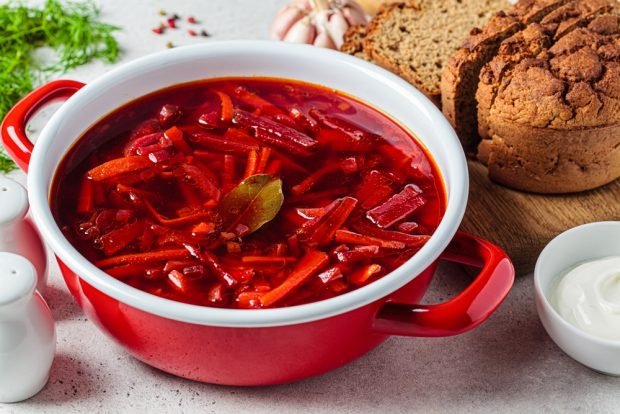 Ukrainian borscht with champignons 