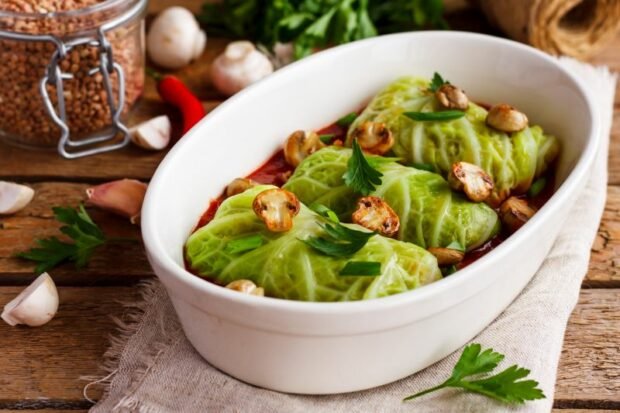 Cabbage rolls with meat and mushrooms