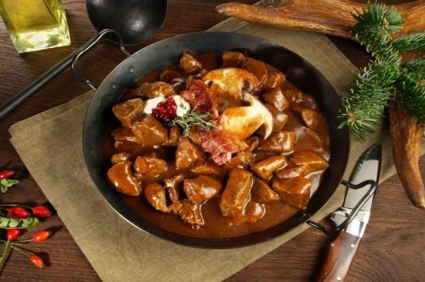 Beef goulash with mushrooms and bacon 