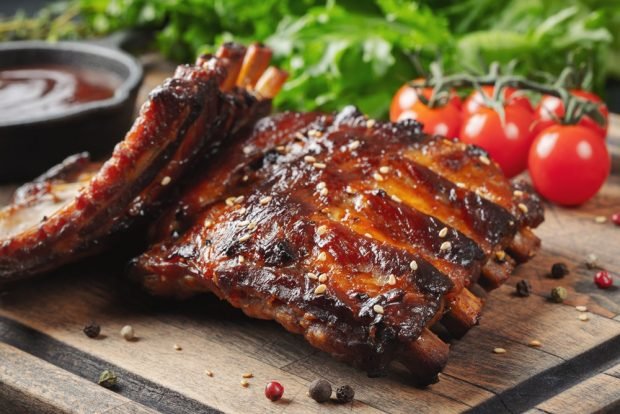 Boiled and smoked pork ribs