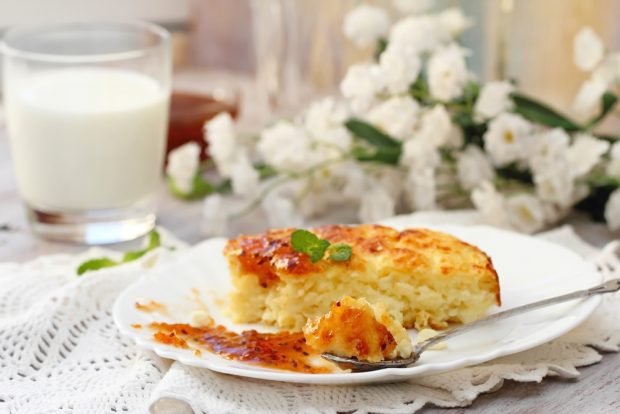 Cottage cheese casserole with rice in a frying pan