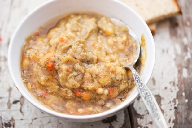 Pea porridge with vegetables