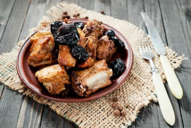 Pork ribs with prunes in the oven