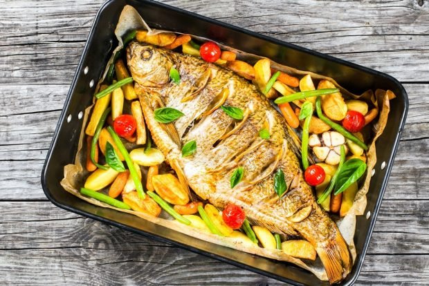 Baked crucian carp with vegetables 