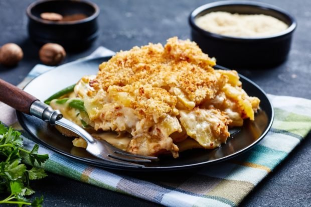 Potato casserole with string beans in a slow cooker