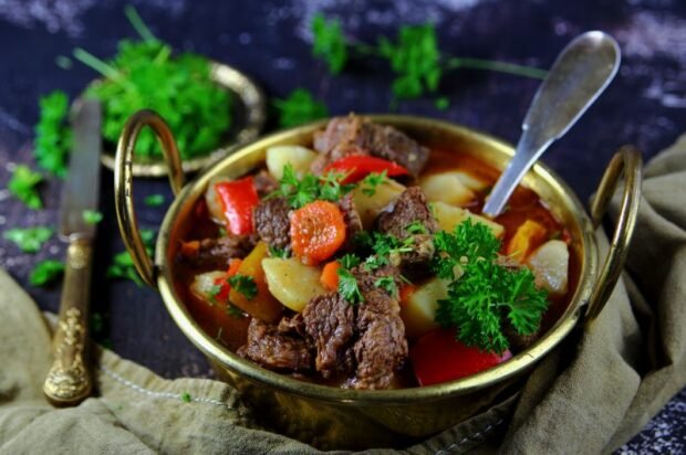 Vegetable stew with beef is a simple and delicious recipe, how to cook step by step