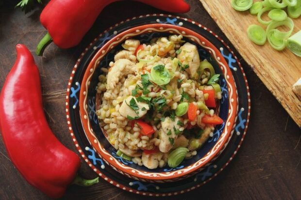 Pearl porridge with chicken and vegetables 