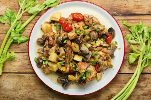 Turkey stew, potatoes, mushrooms and tomatoes