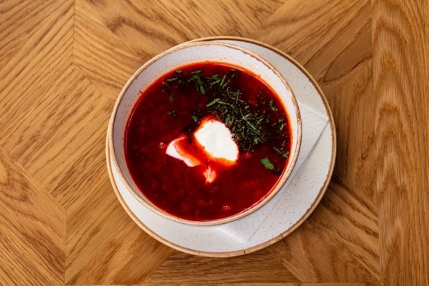 Borscht with pork ribs in a slow cooker