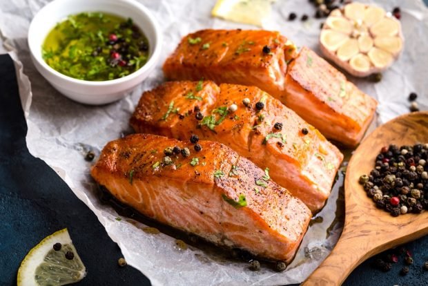 Baked salmon with pepper 