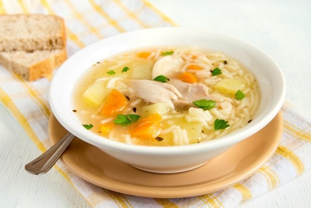 Chicken soup with vermicelli 