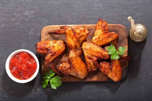 Chicken wings with honey, garlic and tkemali sauce