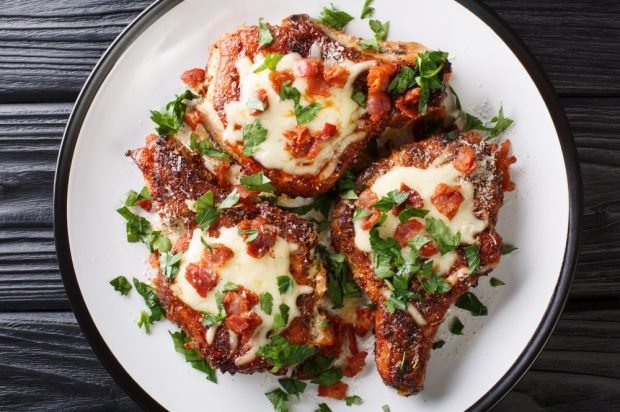 Pork chops with bacon and cheese in the oven