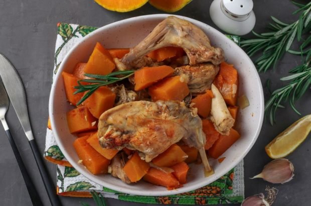 Rabbit with pumpkin and garlic in the oven