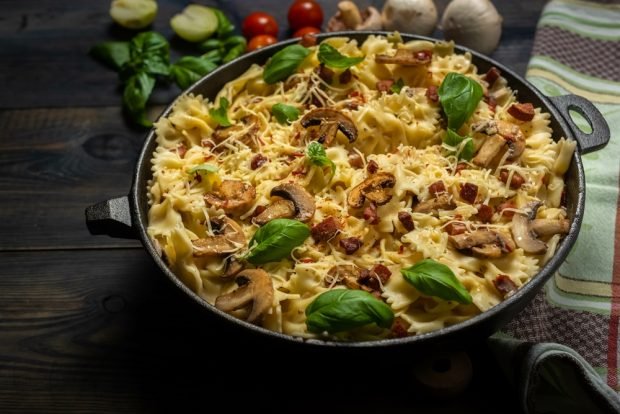 Pasta casserole with mushrooms is a simple and delicious recipe, how to cook step by step