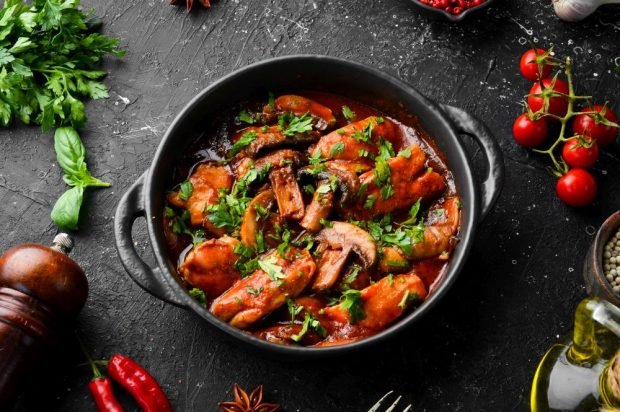 Spicy stew of chicken and champignons in a slow cooker 