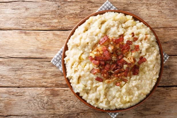 Barley porridge with bacon