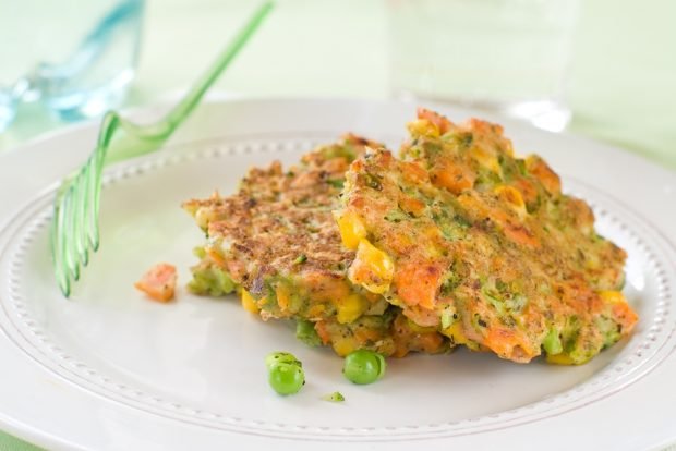 Vegetable pancakes with green peas