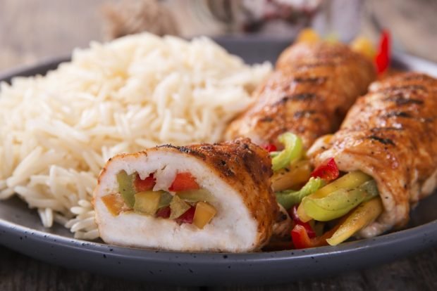 Chicken roll with grilled vegetables is a simple and delicious recipe how to cook step by step