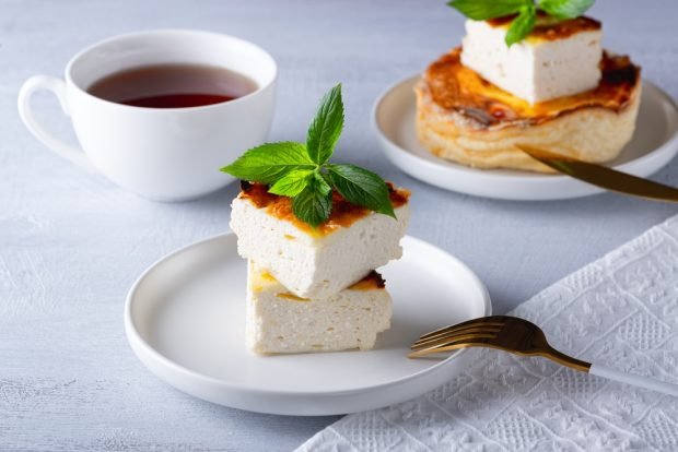 Airy cottage cheese casserole