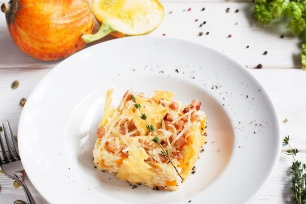 Rice casserole with pumpkin and bacon is a simple and delicious recipe, how to cook step by step