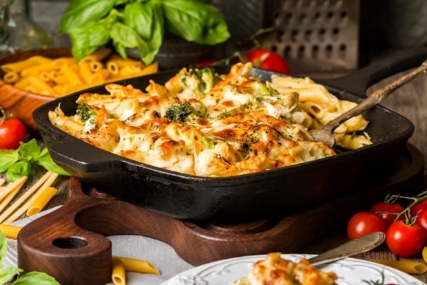 Cauliflower casserole with pasta 