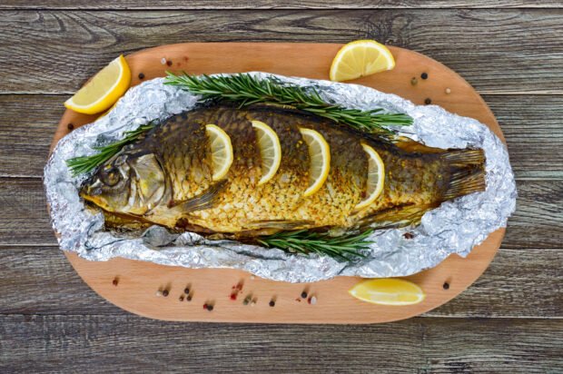 Carp with lemon in the oven