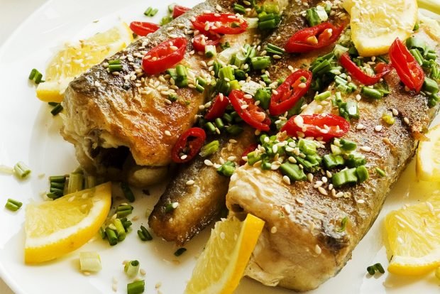 Hake in the oven with sesame and chili 