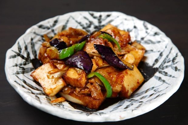 Tofu fried with eggplant and hot pepper