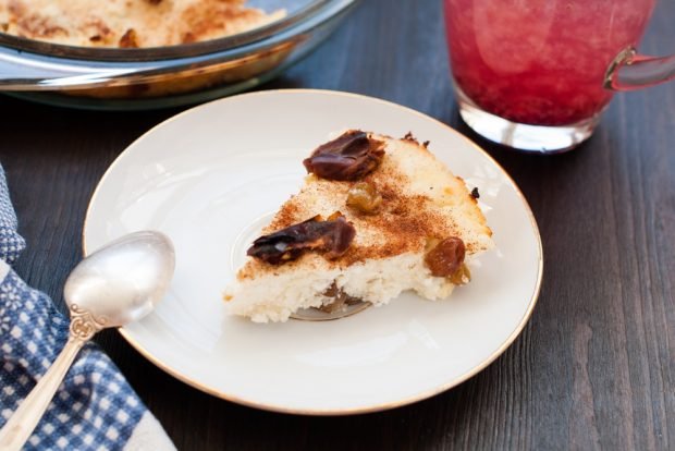 Cottage cheese casserole with raisins and prunes