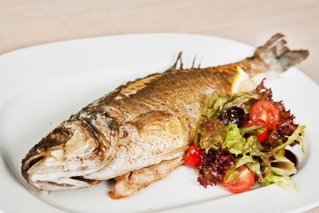 Baked dorado with spices