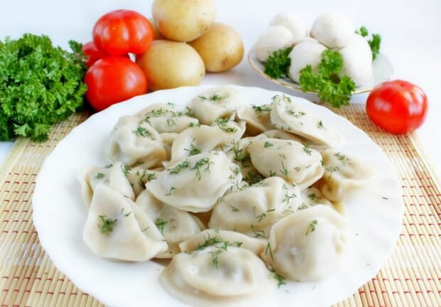 Dumplings with potatoes and mushrooms