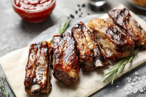 Barbecue pork ribs on the grill