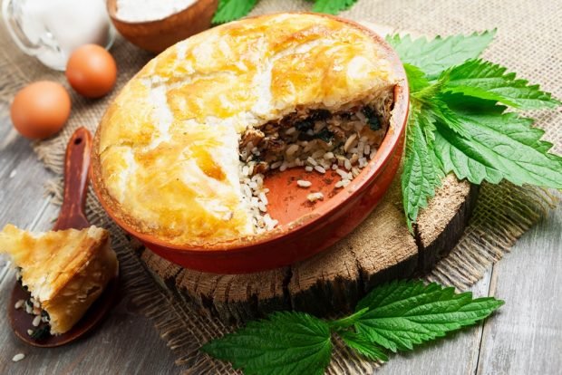 Rice casserole with nettles and canned fish