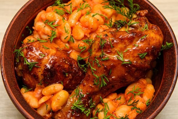 Chicken legs with beans in the oven