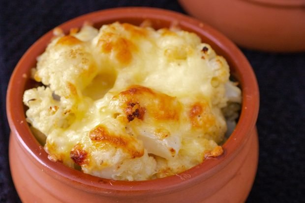 Cauliflower casserole in pots