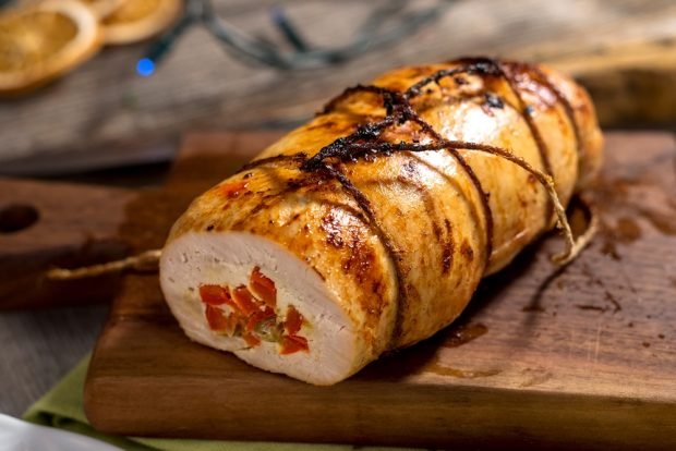 Turkey roll with vegetables in the oven