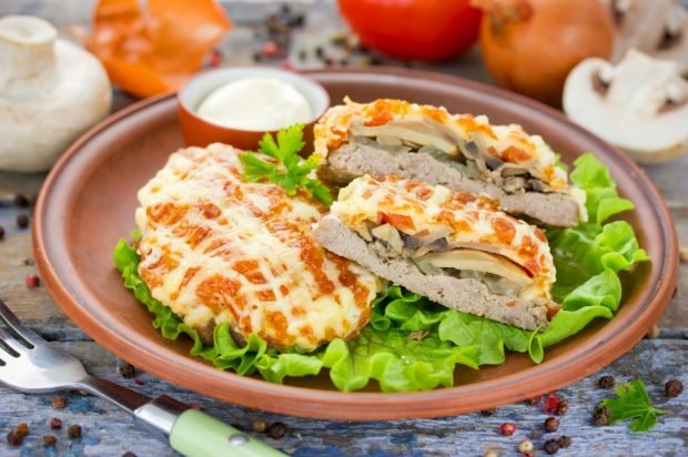 Veal chops with mushrooms, onions and cheese in the oven