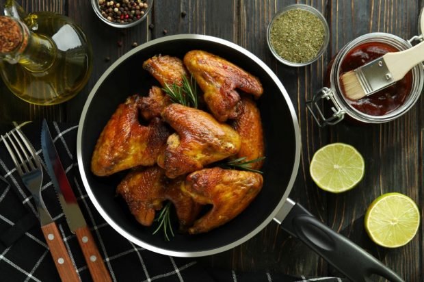 Chicken wings with lemon juice and rosemary in the oven 