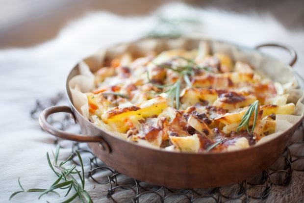 Potato casserole with chicken and bell pepper