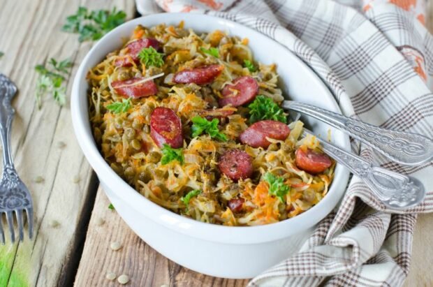 Cabbage stewed with lentils and sausages