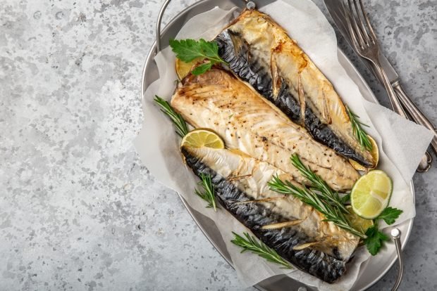 Mackerel with rosemary in the oven 