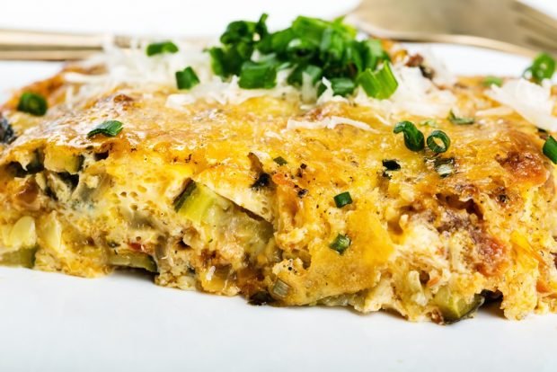 Zucchini casserole with green onion and egg 