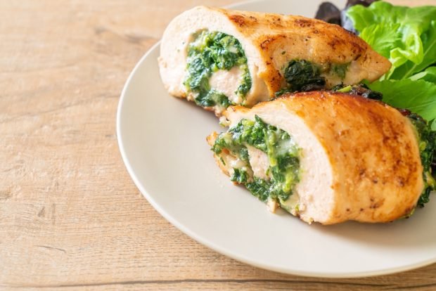 Chicken roll with spinach and cheese is a simple and delicious recipe, how to cook step by step