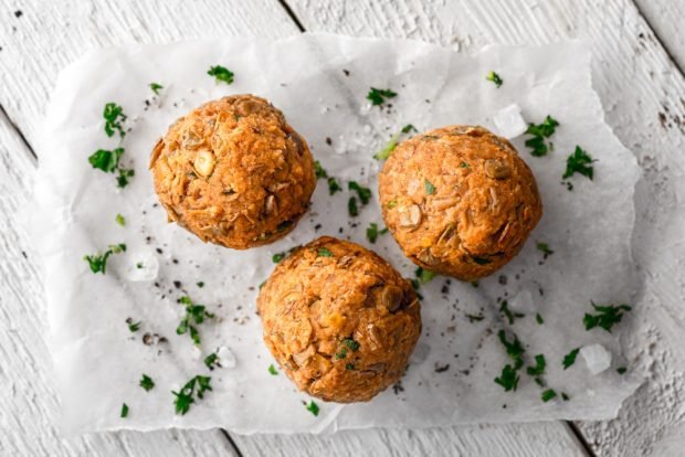 Vegetarian lentil meatballs with oat flakes