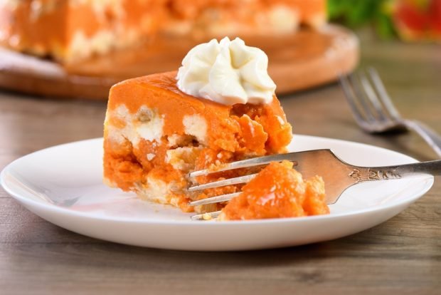 Cottage cheese casserole with carrots and raisins