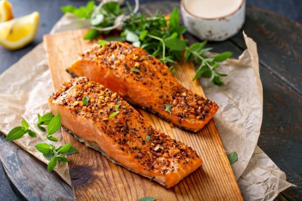 Salmon with garlic and ginger in the oven 