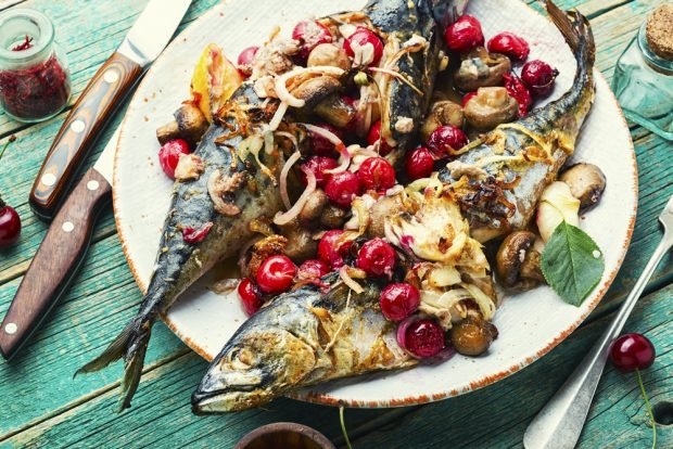 Mackerel with mushrooms and cherries in the oven is a simple and delicious recipe, how to cook step by step